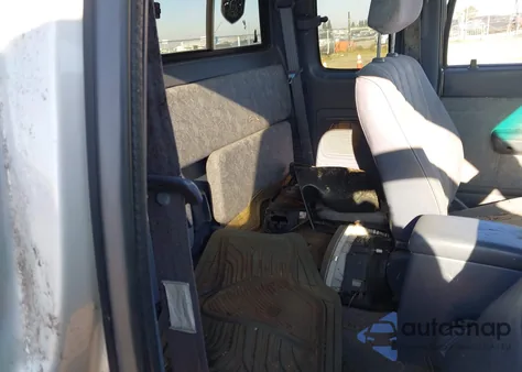 2000 Toyota Tacoma Base V6 из США, поврежденный, VIN 4TAWN72N0YZ637745